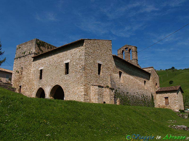 09-P5167781+.jpg - 09-P5167781+.jpg - L'abbazia di San Bartolomeo (X sec.).